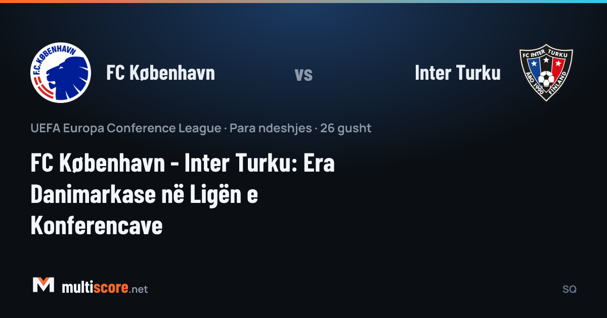 FC København ve Inter Turku oyuncuları maç önünde sahada