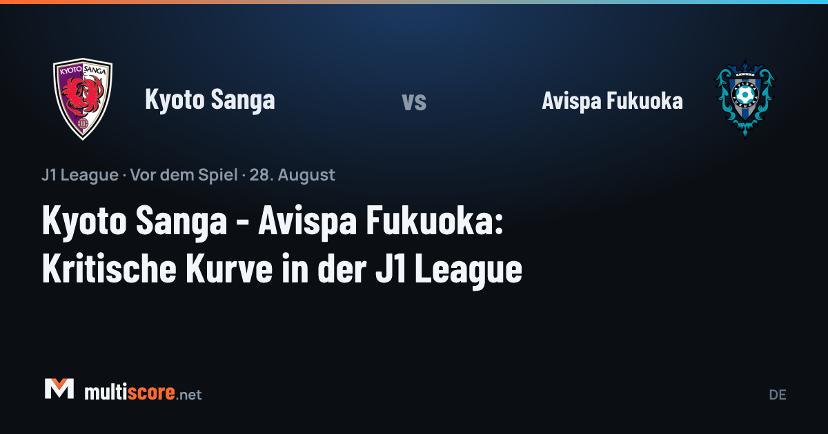 Kyoto Sanga ve Avispa Fukuoka oyuncuları J1 League maçında mücadele ederken